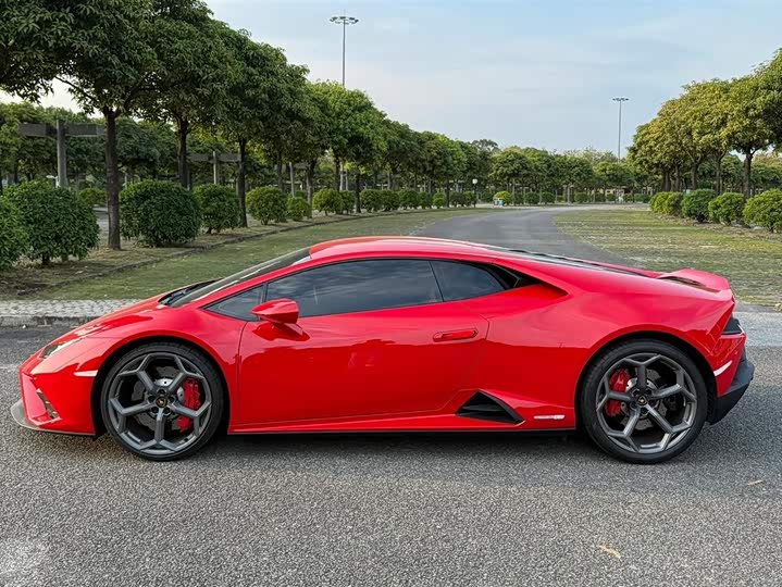 Фото 2 - Lamborghini Huracán