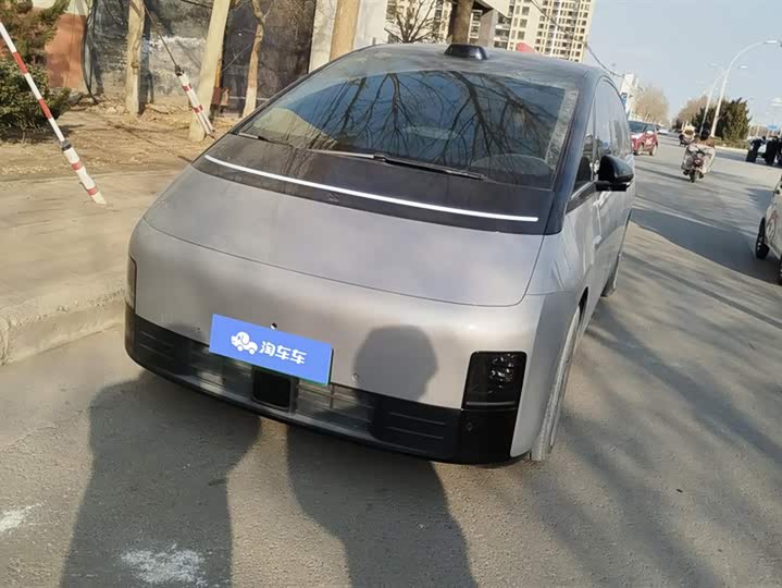 Фото 1 - LiXiang Mega