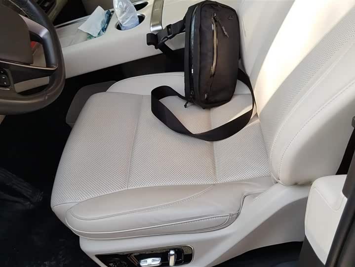 Фото 9 - LiXiang Mega