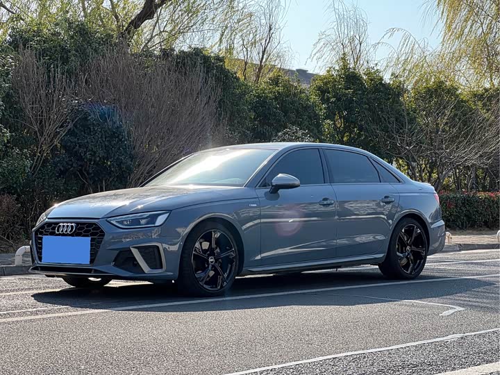 Фото 1 - Audi A4L