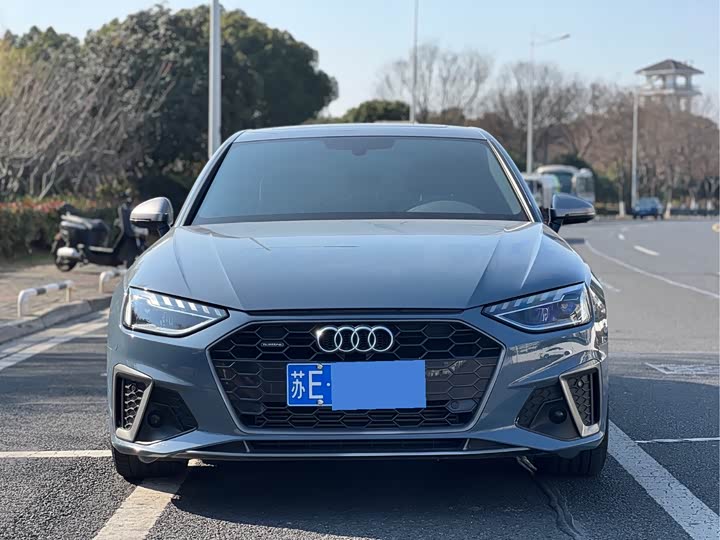 Фото 2 - Audi A4L