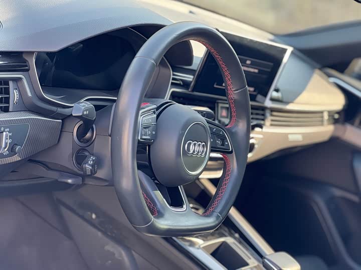 Фото 5 - Audi A4L