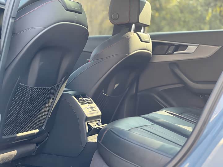 Фото 7 - Audi A4L