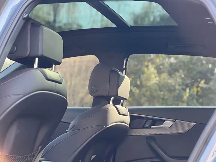 Фото 8 - Audi A4L