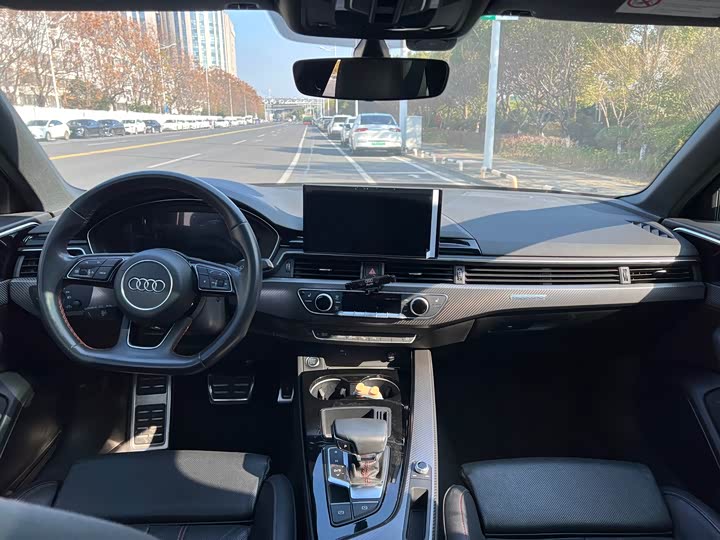 Фото 9 - Audi A4L