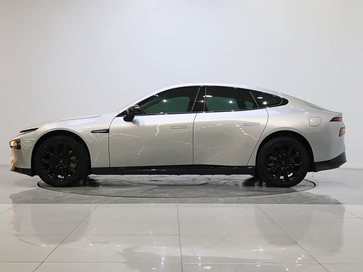 Фото 3 - XPeng P7