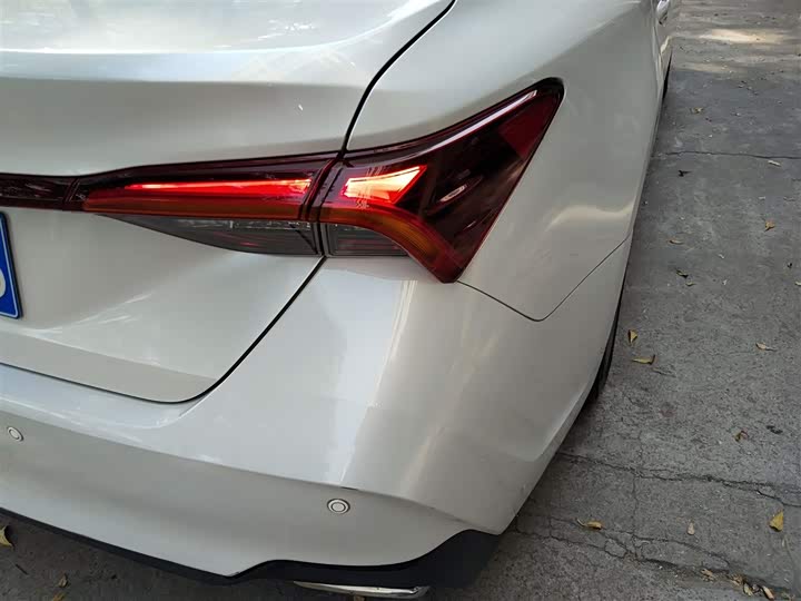 Фото 8 - Toyota Avalon