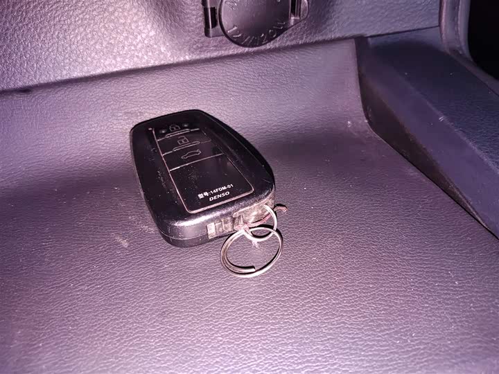 Фото 9 - Toyota Avalon