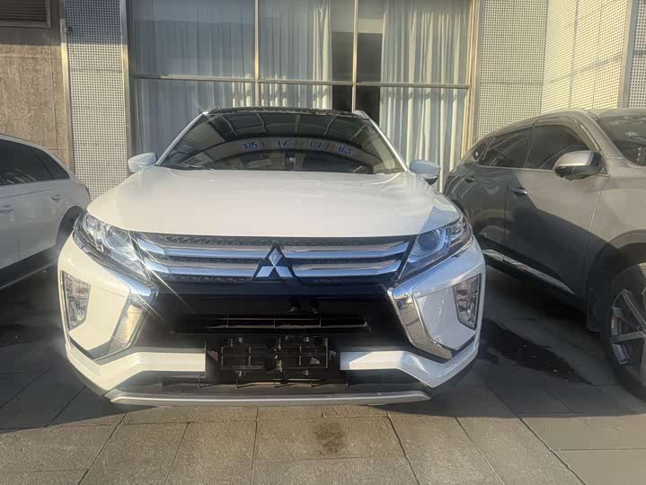 Фото 1 - Mitsubishi Eclipse Cross