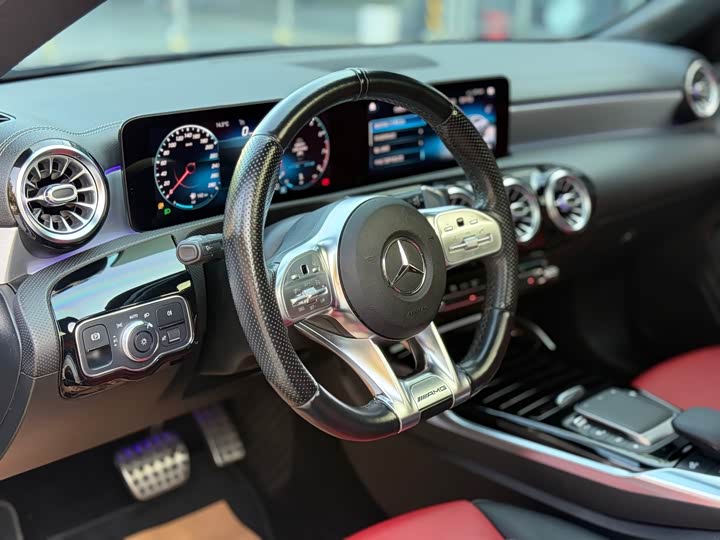 Фото 9 - Mercedes-Benz CLA-Class AMG