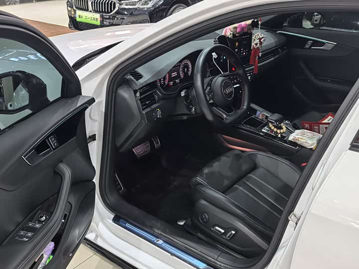 Фото 3 - Audi A4L