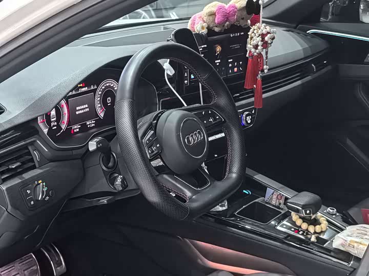 Фото 4 - Audi A4L