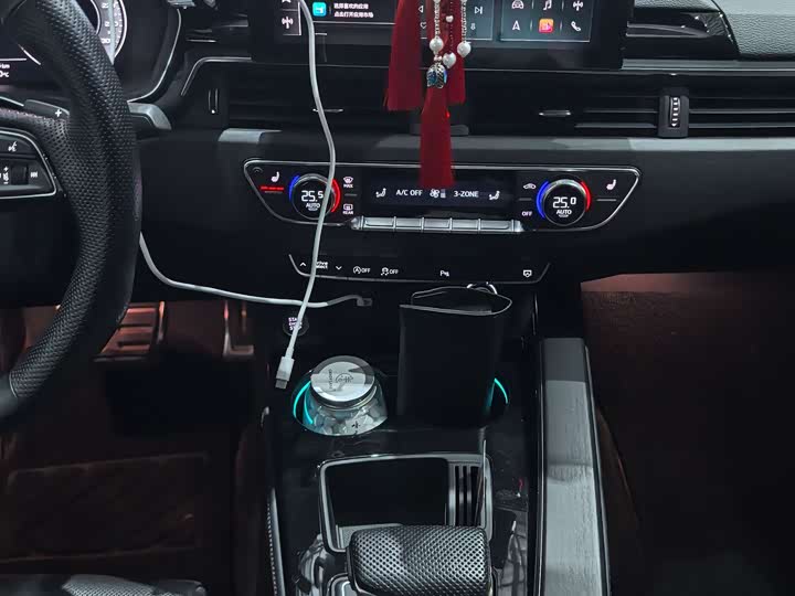 Фото 7 - Audi A4L