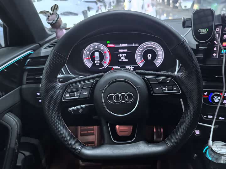 Фото 8 - Audi A4L