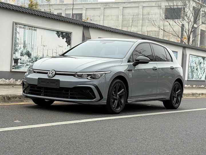 Фото 1 - Volkswagen Golf