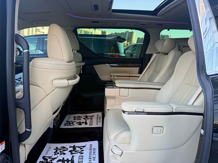 Фото 7 - Toyota Vellfire