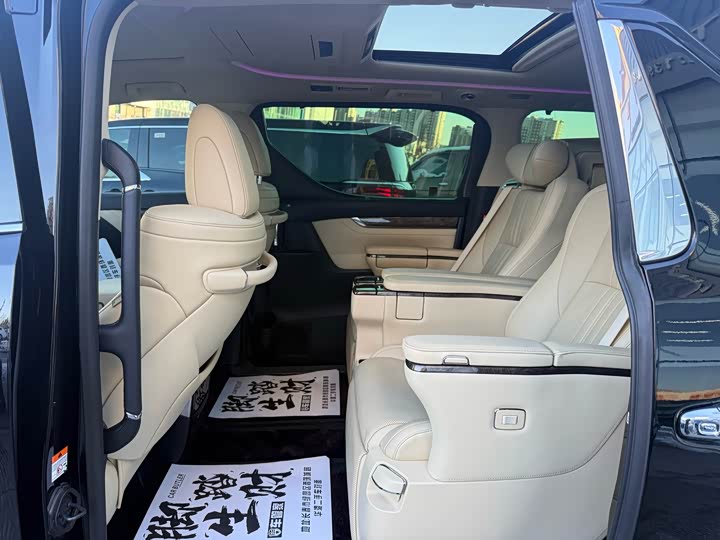 Фото 8 - Toyota Vellfire