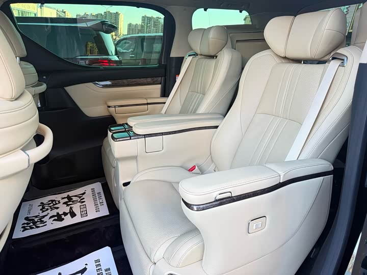 Фото 9 - Toyota Vellfire