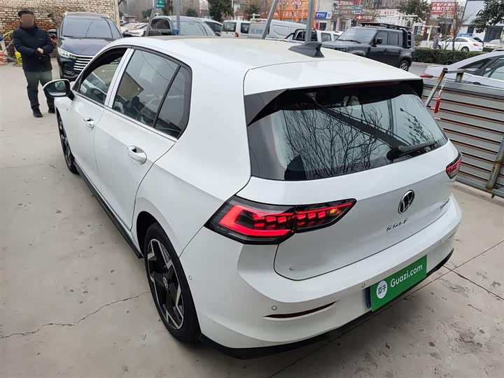 Фото 5 - Volkswagen Golf