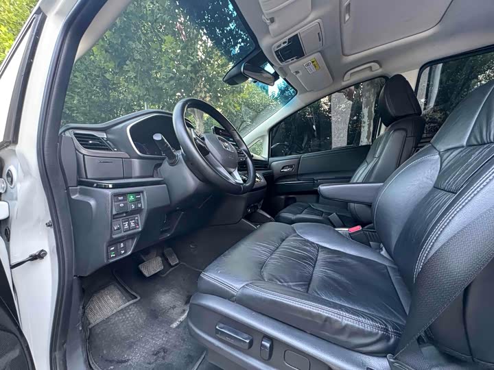 Фото 4 - Honda Odyssey