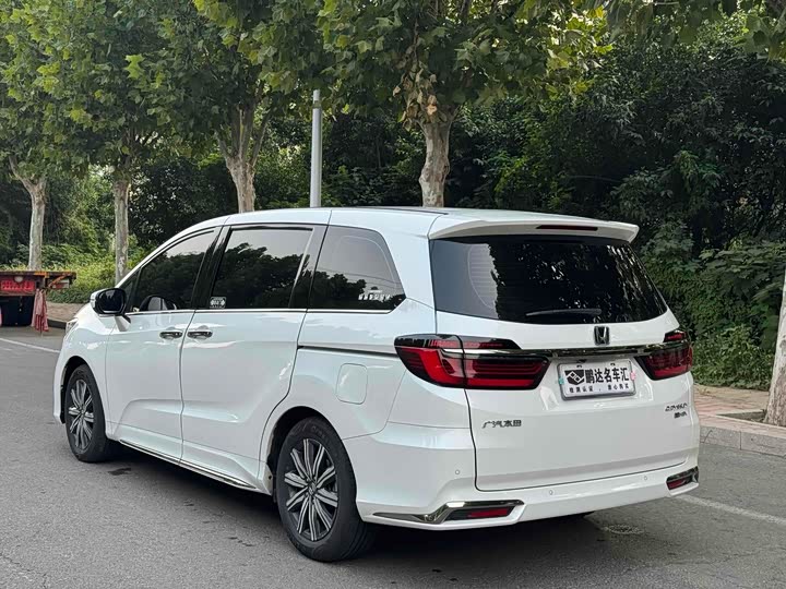 Фото 7 - Honda Odyssey