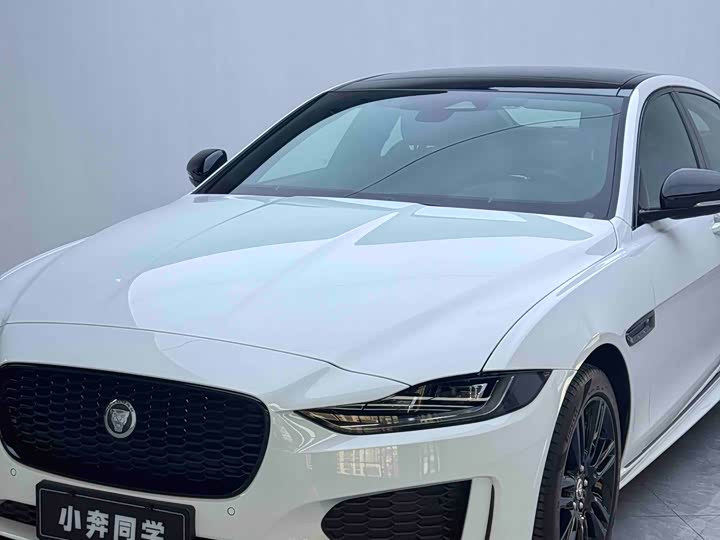 Фото 3 - Jaguar XE L