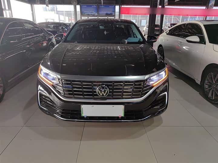 Фото 3 - Volkswagen Passat Hybrid