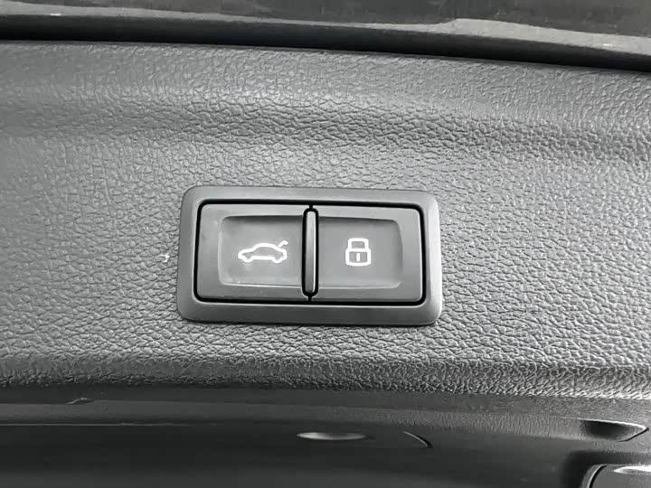 Фото 6 - Audi Q3