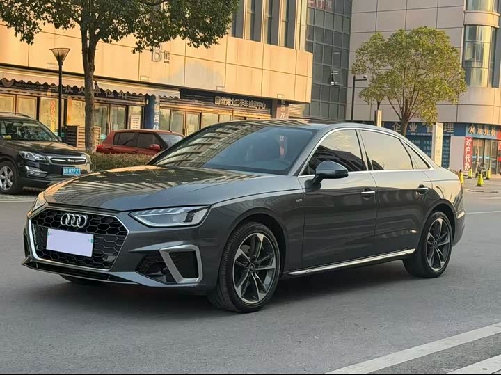 Фото 1 - Audi A4L