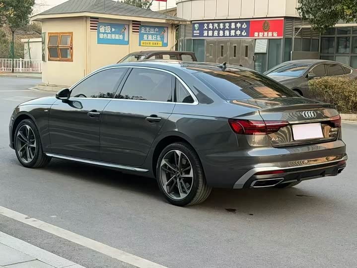 Фото 9 - Audi A4L