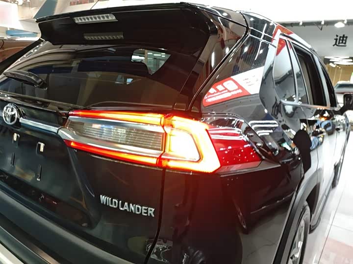 Фото 8 - Toyota Wildlander