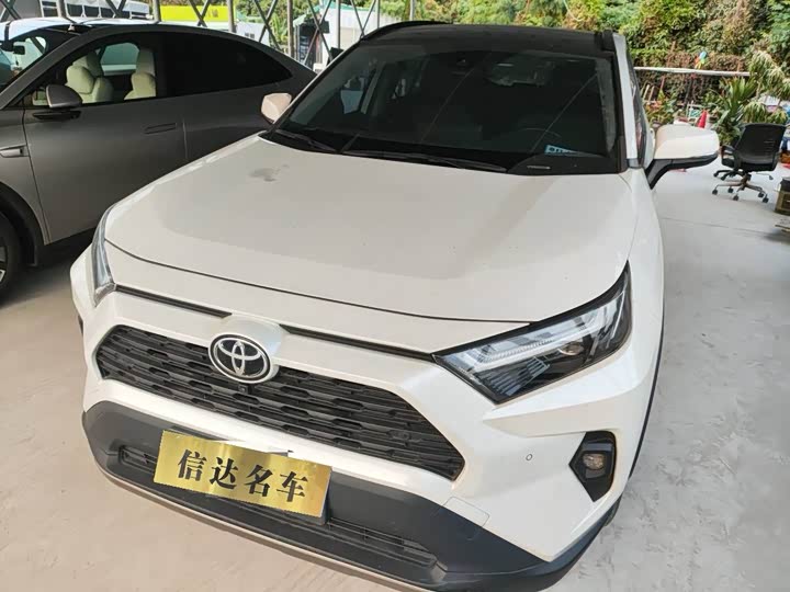 Фото 1 - Toyota RAV4