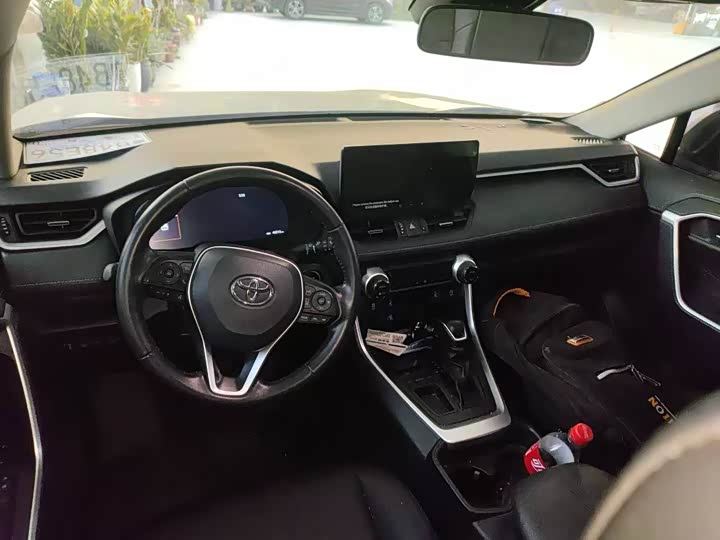 Фото 3 - Toyota RAV4