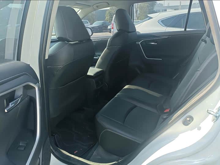 Фото 5 - Toyota RAV4