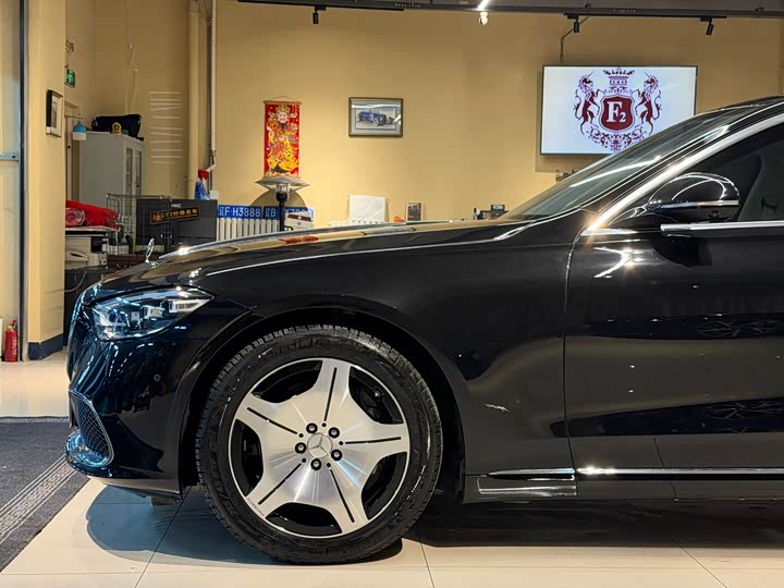 Фото 4 - Mercedes-Benz Maybach S-Class