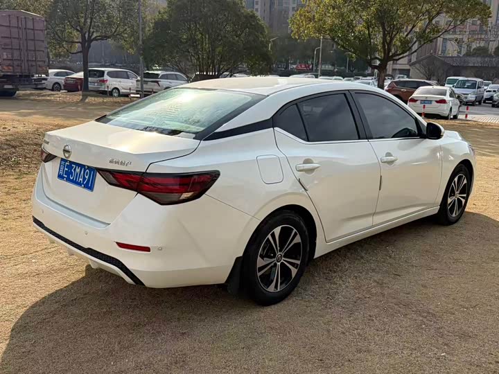 Фото 9 - Nissan Sylphy