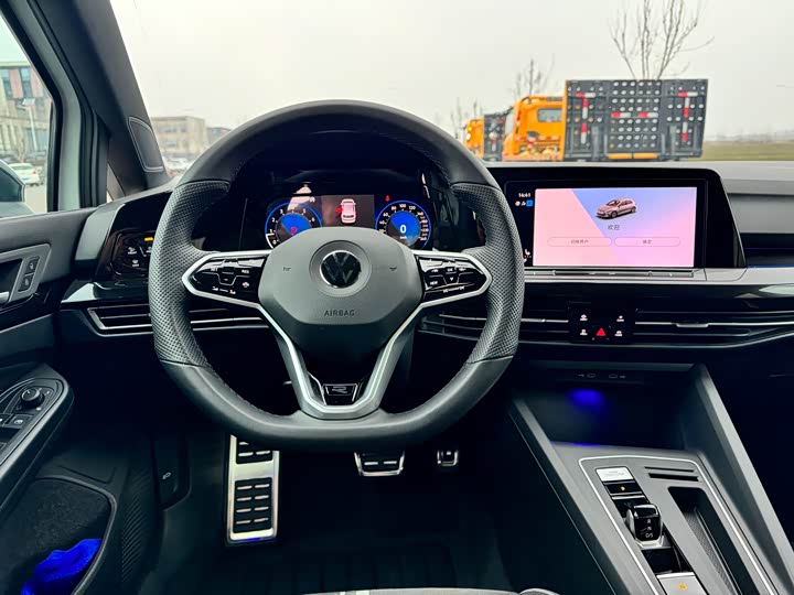 Фото 8 - Volkswagen Golf