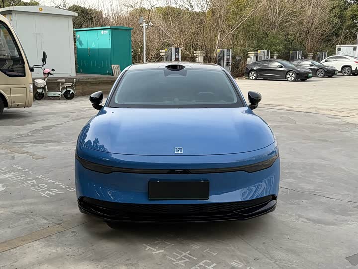 Фото 2 - Zeekr 007