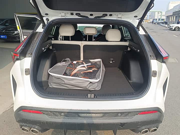 Фото 4 - Geely Atlas