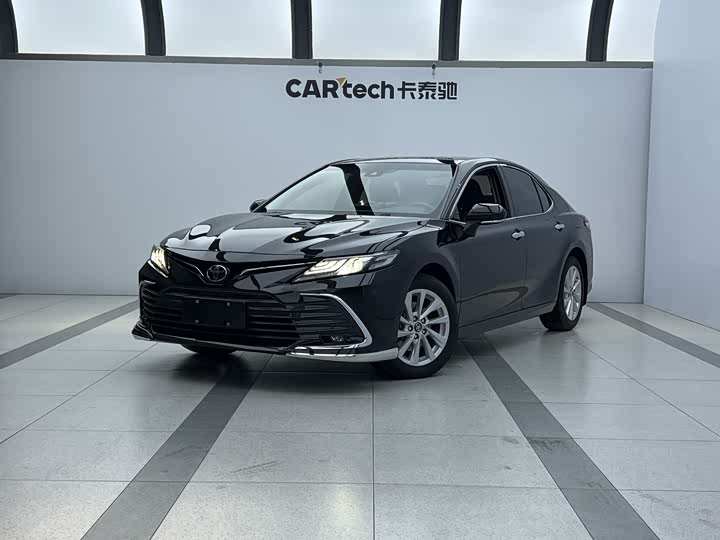 Фото 1 - Toyota Camry