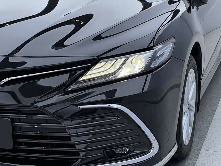 Фото 2 - Toyota Camry