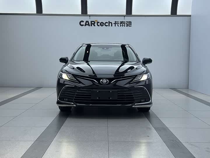 Фото 3 - Toyota Camry