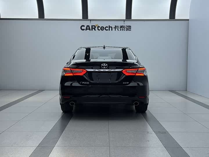 Фото 4 - Toyota Camry