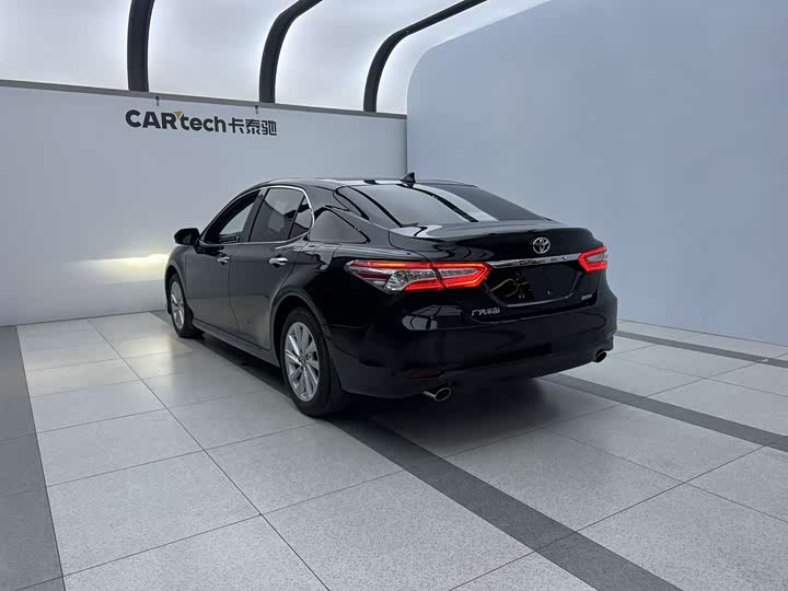 Фото 5 - Toyota Camry