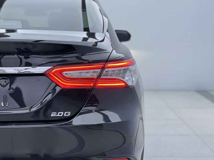 Фото 6 - Toyota Camry