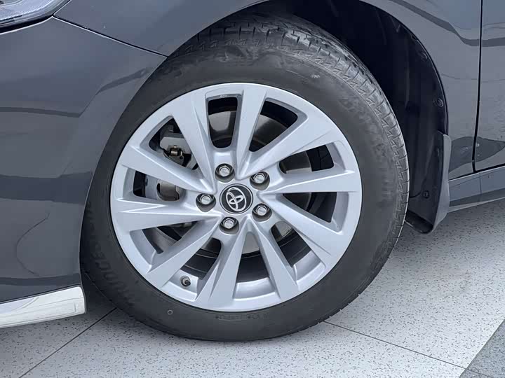 Фото 7 - Toyota Camry