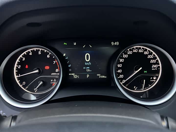 Фото 8 - Toyota Camry