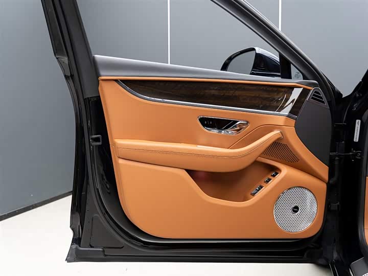 Фото 7 - Bentley Flying Spur Hybrid