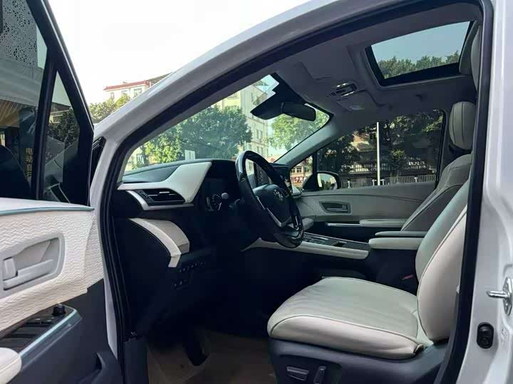 Фото 3 - Toyota Sienna