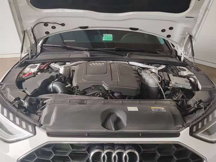 Фото 4 - Audi A4L